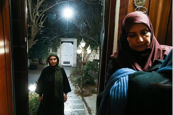 پرگار جایگزین زیرخاکی می شود ، یک سریال اجتماعی خانوادگی پرگار جایگزین زیرخاکی می گردد ، یک سریال اجتماعی خانوادگی