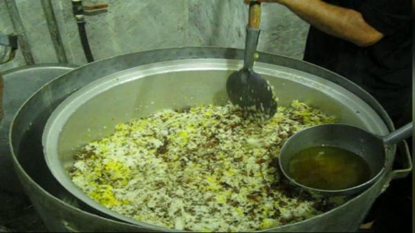 تهیه غذای نذری کاشانی ها در دهه آخر ماه صفر تهیه غذای نذری کاشانی ها در دهه آخر ماه صفر