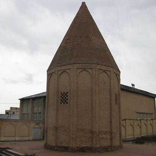 برج قربان، بنایی بازمانده از یک مجموعه عظیم تاریخی برج قربان، بنایی بازمانده از یک مجموعه بزرگ تاریخی